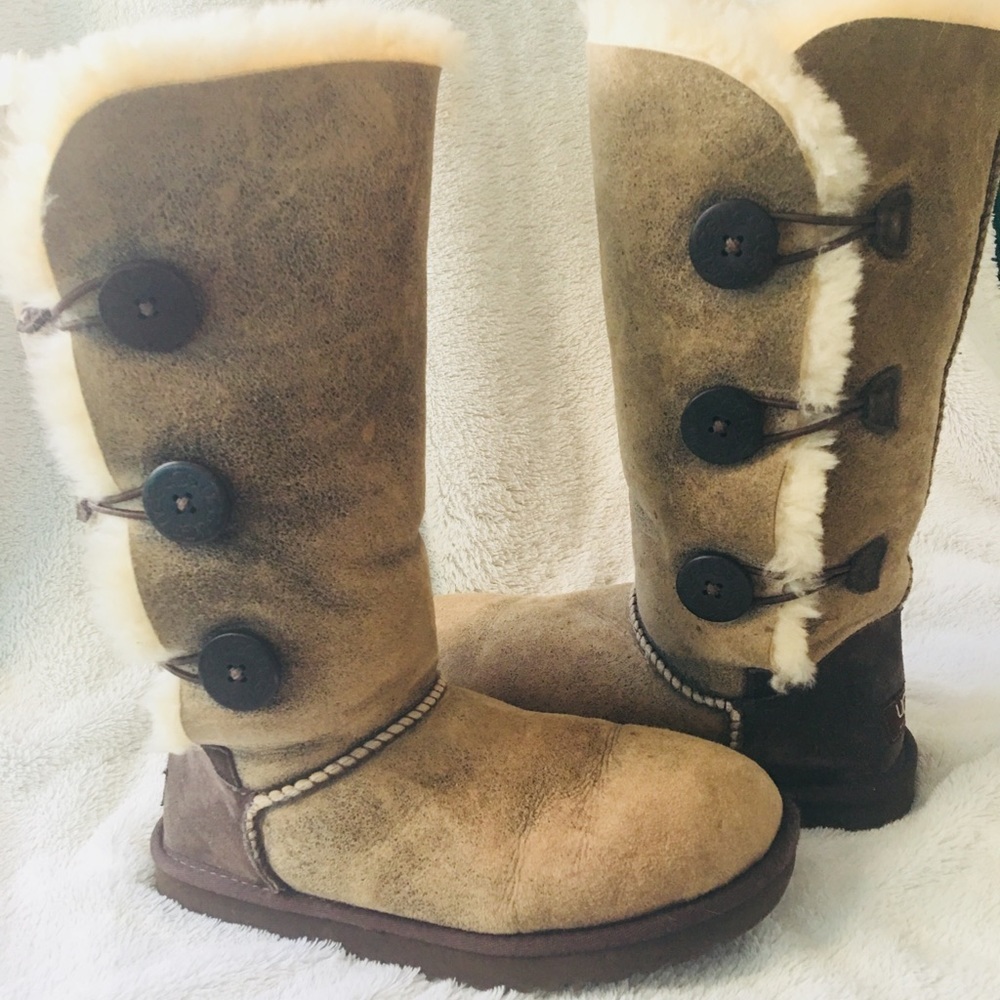 UGG  Bailey Button Triplet Bombers size 8 1/2
